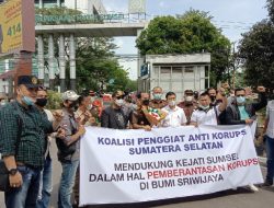 Koalisi Aktivis Penggiat Anti Korupsi Gelar Aksi Damai di Kejaksaan Tinggi Sumatera Selatan