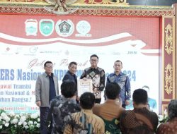 PADA PUNCAK HPN, YUDI MENJADI SATU-SATUNYA TOKOH PUBLIK YANG MENDAPAT AWARD PWI SUMSEL